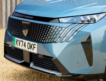 Peugeot E-5008 GT [UK-spec] '2024–н.ч.