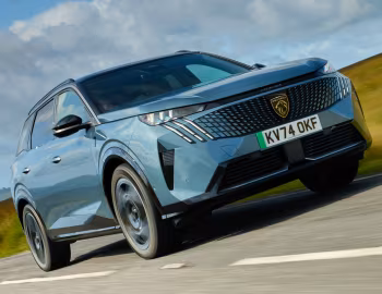 Peugeot E-5008 GT [UK-spec] '2024–н.ч.