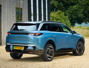 Peugeot E-5008 GT [UK-spec] '2024–н.ч.