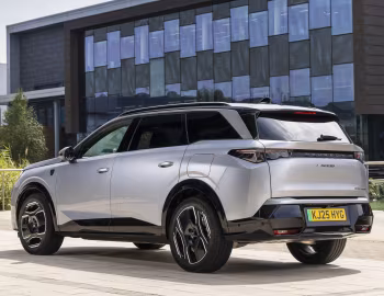 Peugeot E-5008 GT Dual Motor [UK-spec] '2025–pr.