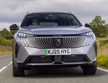 Peugeot E-5008 GT Dual Motor [UK-spec] '2025–pr.