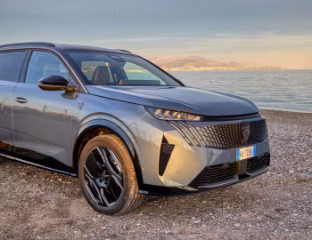 Peugeot E-5008 GT Long Range [Worldwide] '2024–pr.