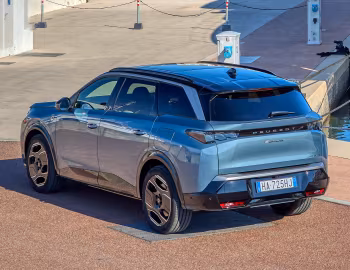 Peugeot E-5008 GT Long Range [Worldwide] '2024–pr.