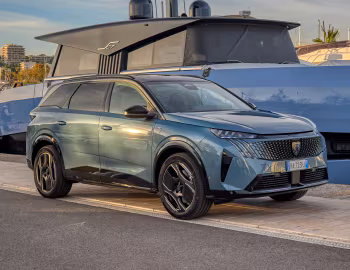 Peugeot E-5008 GT Long Range [Worldwide] '2024–pr.