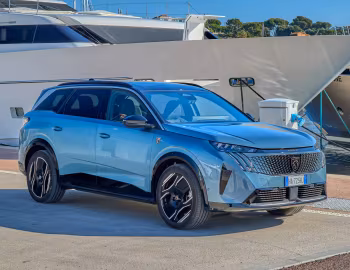 Peugeot E-5008 GT Long Range [Worldwide] '2024–pr.