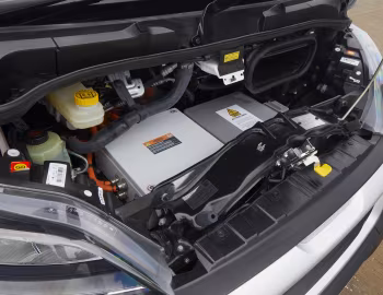 Sous la capuche Peugeot e-Boxer Van L3H2 [UK-spec] '2021–23