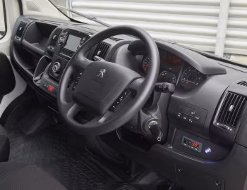 Interior Peugeot e-Boxer Van L3H2 [UK-spec] '2021–23