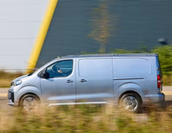 Peugeot E-Expert Van XL [UK-spec] '2024–pr.
