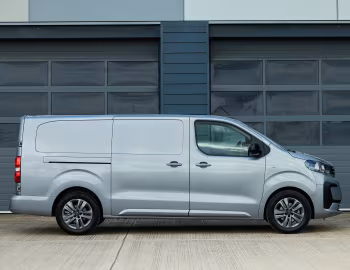 Peugeot E-Expert Van XL [UK-spec] '2024–pr.