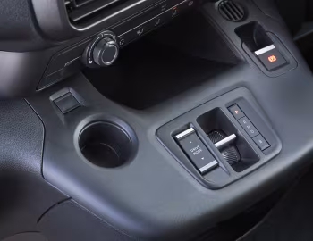 Interior Peugeot e-Partner [UK-spec] '2021–24