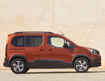 Peugeot e-Rifter GT [UK-spec] '2022–23