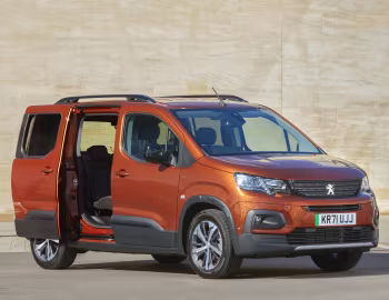 Peugeot e-Rifter GT [UK-spec] '2022–23