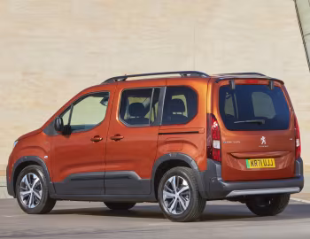 Peugeot e-Rifter GT [UK-spec] '2022–23