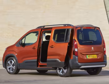 Peugeot e-Rifter GT [UK-spec] '2022–23