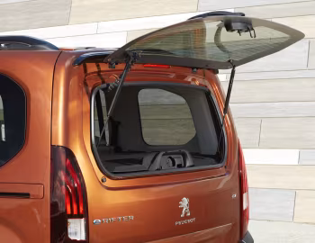 Peugeot e-Rifter GT [UK-spec] '2022–23