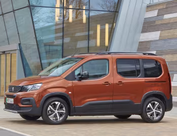 Peugeot e-Rifter GT [UK-spec] '2022–23