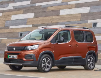 Peugeot e-Rifter GT [UK-spec] '2022–23