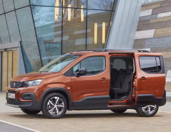 Peugeot e-Rifter GT [UK-spec] '2022–23