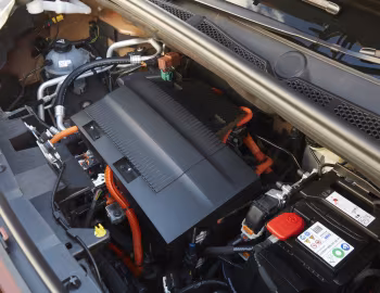 Under The Hood Peugeot e-Rifter GT [UK-spec] '2022–23