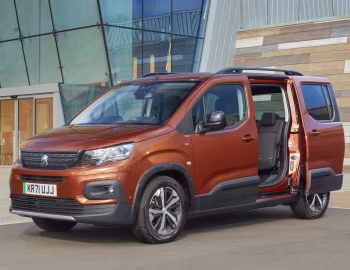 Peugeot e-Rifter GT [UK-spec] '2022–23