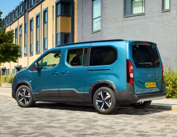 Peugeot e-Rifter GT Long [UK-spec] '2024–н.ч.