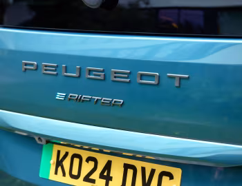 Peugeot e-Rifter GT Long [UK-spec] '2024–н.ч.