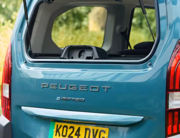 Peugeot e-Rifter GT Long [UK-spec] '2024–н.ч.