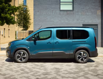 Peugeot e-Rifter GT Long [UK-spec] '2024–pr.