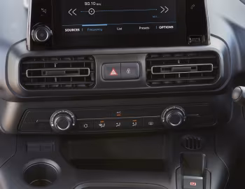 Interior Peugeot e-Rifter Long [UK-spec] '2022–24