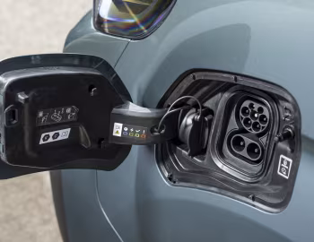 Peugeot e-Traveller long [UK-spec] '2024–pr.