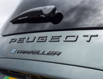 Peugeot e-Traveller long [UK-spec] '2024–pr.