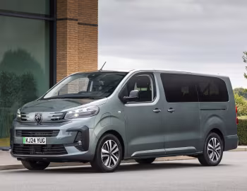 Peugeot e-Traveller long [UK-spec] '2024–pr.