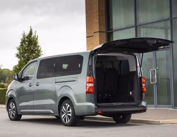 Peugeot e-Traveller long [UK-spec] '2024–pr.