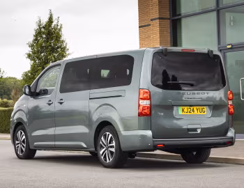 Peugeot e-Traveller long [UK-spec] '2024–pr.