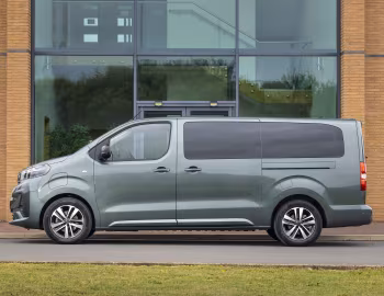 Peugeot e-Traveller long [UK-spec] '2024–pr.