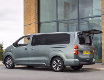 Peugeot e-Traveller long [UK-spec] '2024–pr.