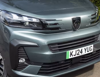 Peugeot e-Traveller long [UK-spec] '2024–pr.