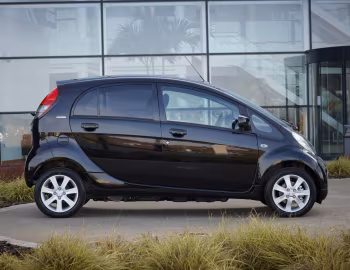 Peugeot iOn [UK-spec] '2010–19