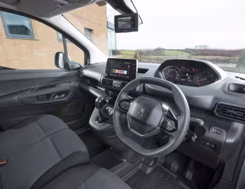 Interior Peugeot Partner LWB [UK-spec] '2018–24