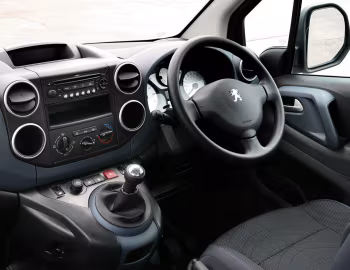 Front Panel Peugeot Partner Tepee [UK-spec] '2008–12