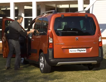 Peugeot Partner Tepee Outdoor '2008–12