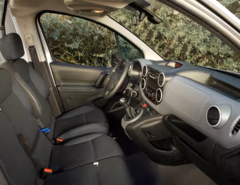 Інтер'єр Peugeot Partner Van [Worldwide] '05.2008–04.2012