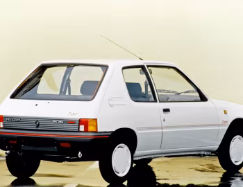 Peugeot 205 3-door "T-Shirt" [Italy] '1988