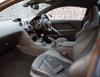 Interior Peugeot RCZ [UK-spec] '2010–12