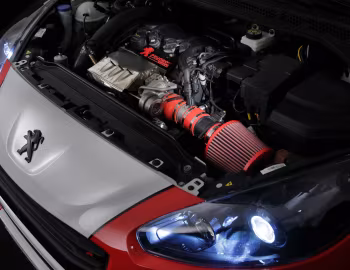 Sob o capô Peugeot RCZ R Bimota '01.2015