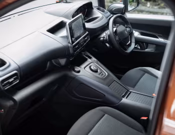 Interior Peugeot Rifter [Japan] '2019–24