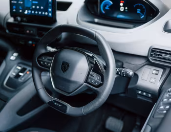 Передня панель Peugeot Rifter GT [Japan] '2024–н.ч.