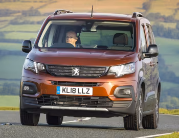 Peugeot Rifter GT Line [UK-spec] '2018–24
