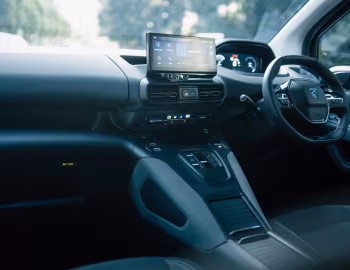Інтер'єр Peugeot Rifter GT Long [Japan] '2024–н.ч.