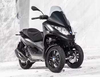 Piaggio MP3 300 hpe Deep Black '2023–24
